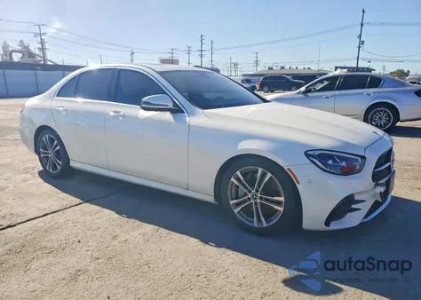 2021 Mercedes-Benz E 350 z USA, uszkodzony, nr VIN W1KZF8DB0MA907367